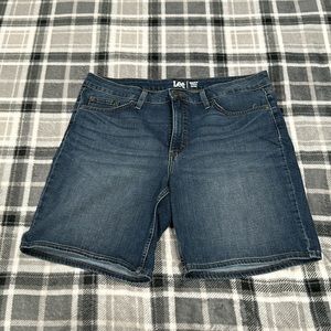 LEE Regular Fit - Bermuda - Mid Rise Jean Short - Size 18